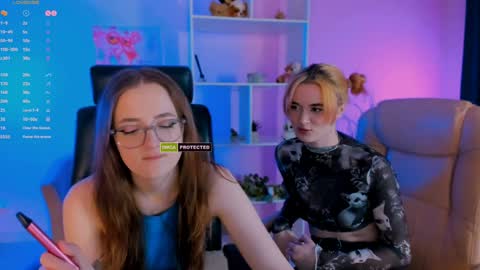 Snapshot of luna_berryy chatting on 8, 2, 2025 luna_berryy online show from 8, 2, 2025