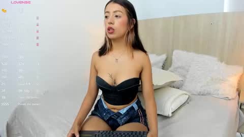 Snapshot of luna_davies chatting on 6, 11, 2025 Luna online show from 6, 11, 2025