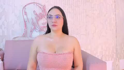 luna_ferrer1 online show from 11, 6, 2026