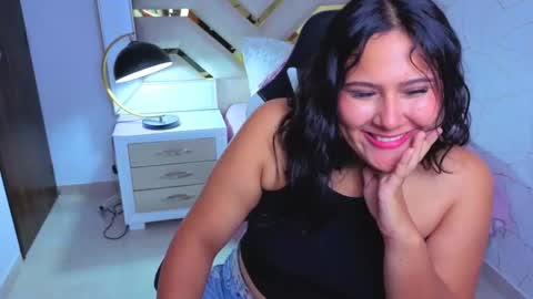 Luna  Jonez  online show from 28, 11, 2025