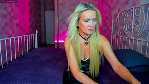 Snapshot of luna_lew1s chatting on 17, 1, 2025 luna_lew1s online show from 17, 1, 2025