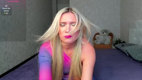 Snapshot of luna_lew1s chatting on 5, 3, 2025 luna_lew1s online show from 5, 3, 2025