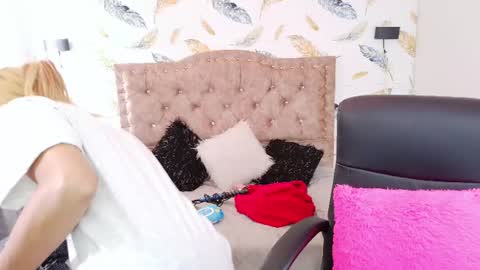 Snapshot of luna_lm chatting on 15, 6, 2026 luna_lm online show from 15, 6, 2026