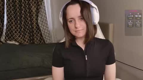 luna_loveeee online show from 20, 10, 2025