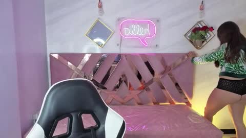 Live 1000pm 600am COLOMBIAN HOUR online show from 20, 11, 2025