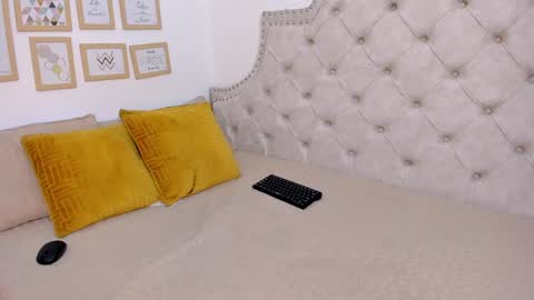 luna_valle online show from 22, 1, 2025