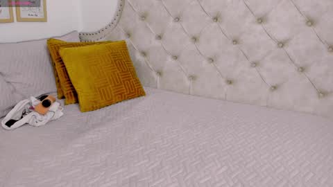 luna_valle online show from 5, 2, 2025