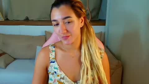 Snapshot of luna_velvvet chatting on 2, 7, 2026 Luna online show from 2, 7, 2026