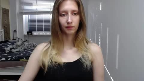 L U N A  online show from 10, 9, 2025