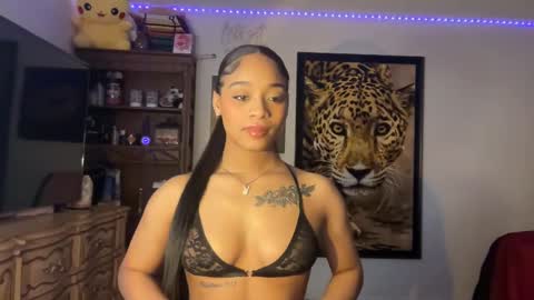 lunaa_11 online show from 14, 1, 2025