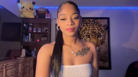 lunaa_11 online show from 6, 3, 2025