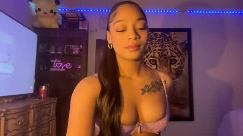 lunaa_11 online show from 15, 11, 2025