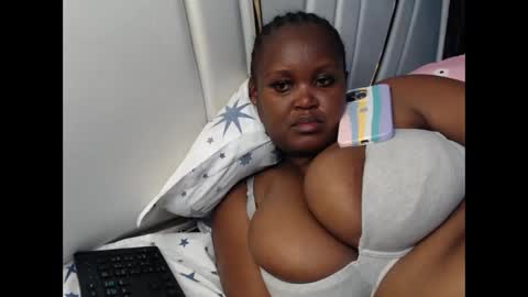 lunabloom01 online show from 8, 10, 2025