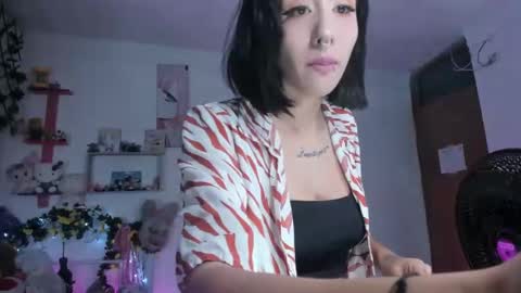 Snapshot of lunacristal_moon chatting on 7, 12, 2024 lunacristal_moon online show from 7, 12, 2024
