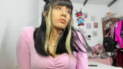 Snapshot of lunacristal_moon chatting on 18, 6, 2026 lunacristal_moon online show from 18, 6, 2026