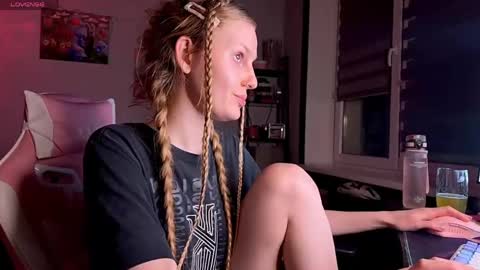 Snapshot of lunacyy chatting on 20, 4, 2026 Britney online show from 20, 4, 2026