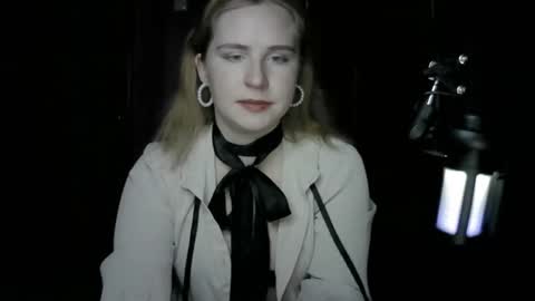 lunamystique_ online show from 19, 10, 2025