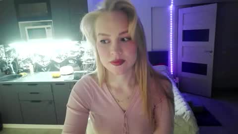 lunapeony online show from 23, 2, 2026