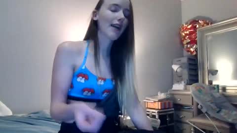 Snapshot of lunapixie2020 chatting on 15, 2, 2025 lunapixie2020 online show from 15, 2, 2025