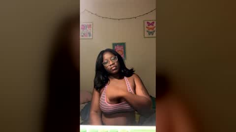 Snapshot of lunarnoelle chatting on 19, 2, 2026 lunarnoelle online show from 19, 2, 2026