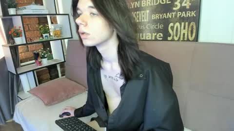 Snapshot of lunaroffset chatting on 22, 5, 2026 Matthew online show from 22, 5, 2026