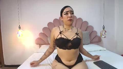 Snapshot of lunarossy chatting on 8, 10, 2025 Luna Rossy online show from 8, 10, 2025