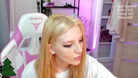 Snapshot of lunatale chatting on 24, 12, 2024 Kate online show from 24, 12, 2024