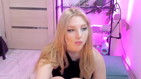 Snapshot of lunatale chatting on 28, 1, 2025 Kate online show from 28, 1, 2025