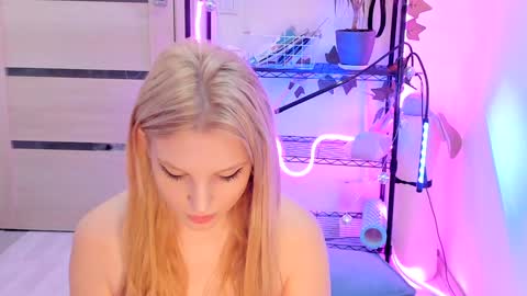 Snapshot of lunatale chatting on 29, 1, 2025 Kate online show from 29, 1, 2025