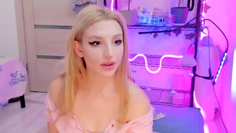 Snapshot of lunatale chatting on 6, 2, 2025 Kate online show from 6, 2, 2025