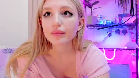 Snapshot of lunatale chatting on 6, 2, 2025 Kate online show from 6, 2, 2025