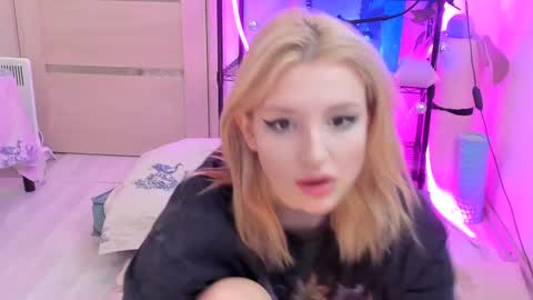 Snapshot of lunatale chatting on 12, 2, 2025 Kate online show from 12, 2, 2025