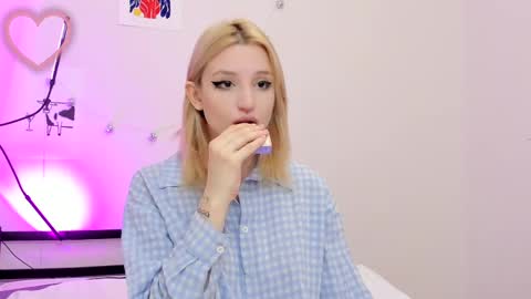 Snapshot of lunatale chatting on 24, 2, 2025 Kate online show from 24, 2, 2025