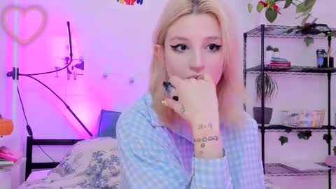 Snapshot of lunatale chatting on 1, 3, 2025 Kate online show from 1, 3, 2025