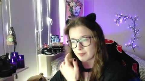 LunaXcherry online show from 9, 5, 2026