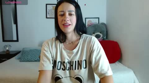 lunayois02 online show from 8, 10, 2025