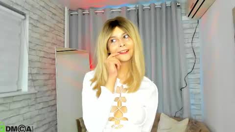 Snapshot of lune_fallenstar chatting on 20, 6, 2026 Lune FallenStar online show from 20, 6, 2026