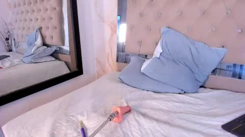 lunna__tylor online show from 11, 4, 2026