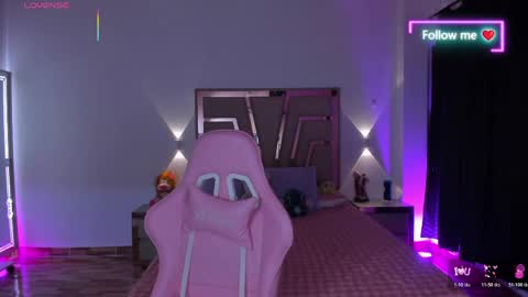 LUNA ROSE online show from 15, 4, 2026