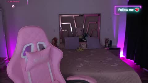 Snapshot of lunna_roosee chatting on 7, 5, 2026 LUNA ROSE online show from 7, 5, 2026