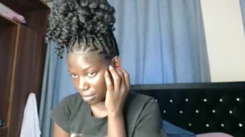 luo_queen online show from 12, 2, 2026