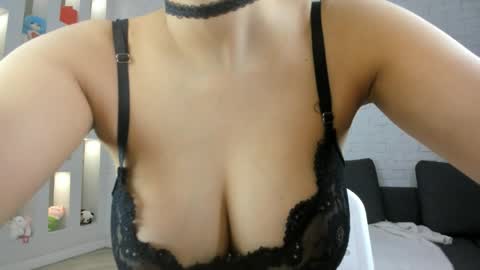 Yuna online show from 16, 4, 2026