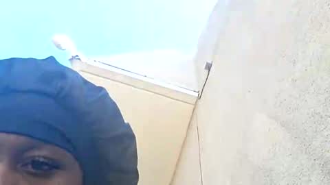 Snapshot of luvbug555 chatting on 14, 11, 2025 luvbug555 online show from 14, 11, 2025