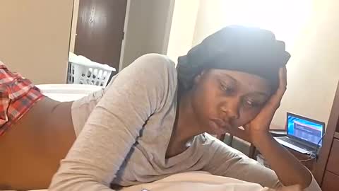 Snapshot of luvbug555 chatting on 27, 11, 2025 luvbug555 online show from 27, 11, 2025