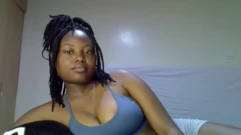 Snapshot of luvly_ebonny chatting on 22, 10, 2025 Tracy online show from 22, 10, 2025