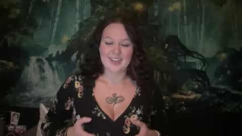 Snapshot of luvvvmia chatting on 17, 10, 2025 luvvvmia online show from 17, 10, 2025