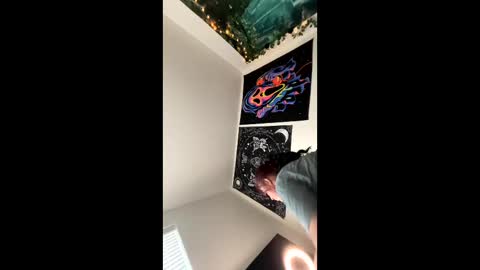 Snapshot of luvvvmia chatting on 26, 10, 2025 luvvvmia online show from 26, 10, 2025