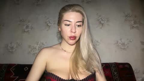Snapshot of luxsonyastar chatting on 7, 5, 2026 LuxSonyaStar online show from 7, 5, 2026