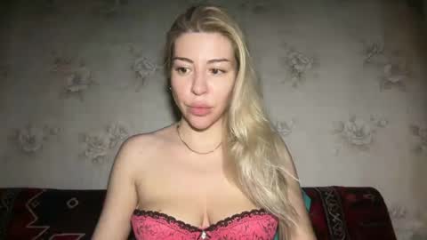 Snapshot of luxsonyastar chatting on 15, 6, 2026 LuxSonyaStar online show from 15, 6, 2026