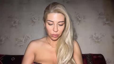 Snapshot of luxsonyastar chatting on 1, 7, 2026 LuxSonyaStar online show from 1, 7, 2026